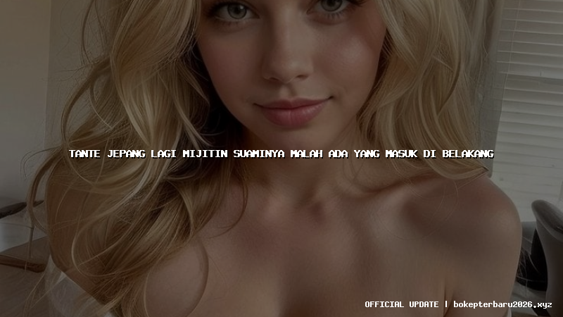 tante jepang lagi mijitin suaminya malah ada yang masuk di belakang